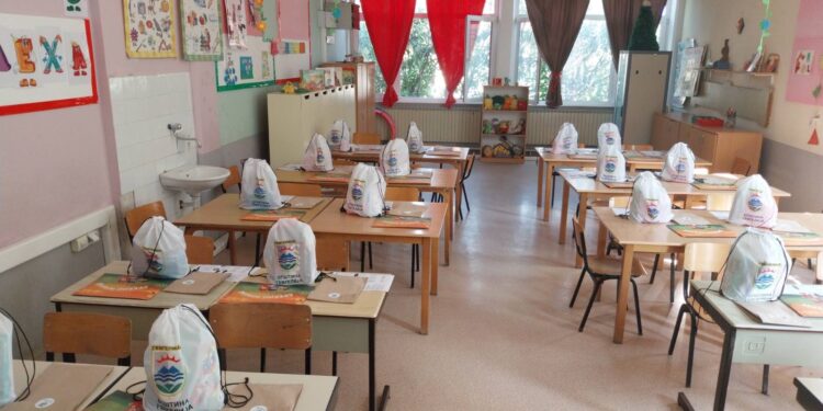 На првиот училиштен ден, градоначалникот Сарамандов во посета на сите основни училишта