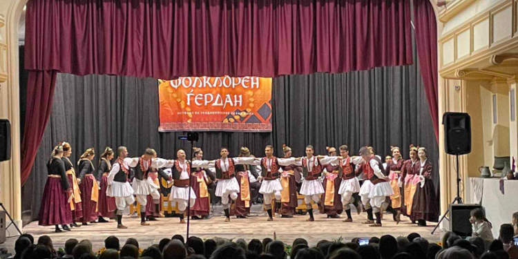 Фолклорен ѓердан“ во пресрет на 7 Ноември