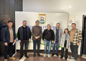 Средба на градоначалникот Сарамандов со основачите на Пинг-понг клубот „Гевдион“