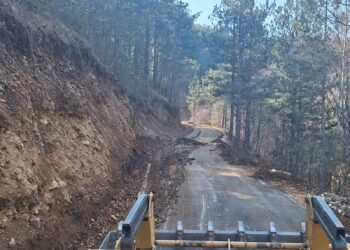 Спроведена акција за чистење на каналот крај патот за Ума