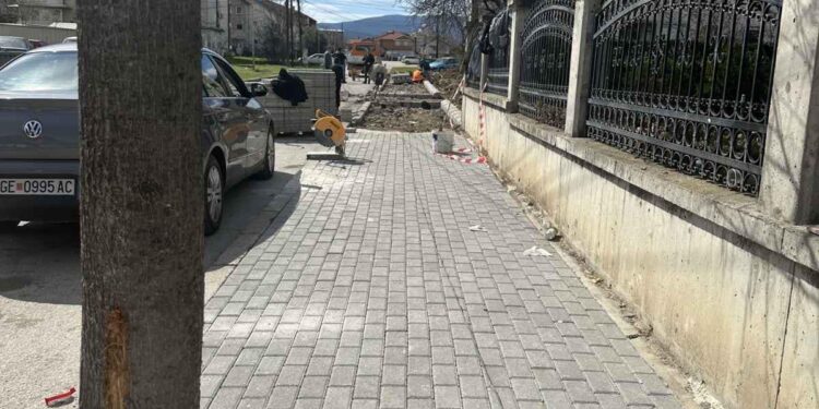 Партерно уредени тротоарите на улицата „Сава Михајлов“ во Гевгелија