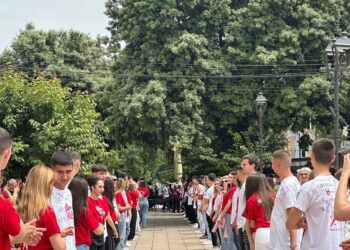 За последниот средношколски час, матурски танц „Квадрил“ и во Гевгелија