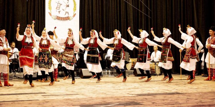 20 години чување на македонскиот фолклор: Завршен концерт на „Бојмија“