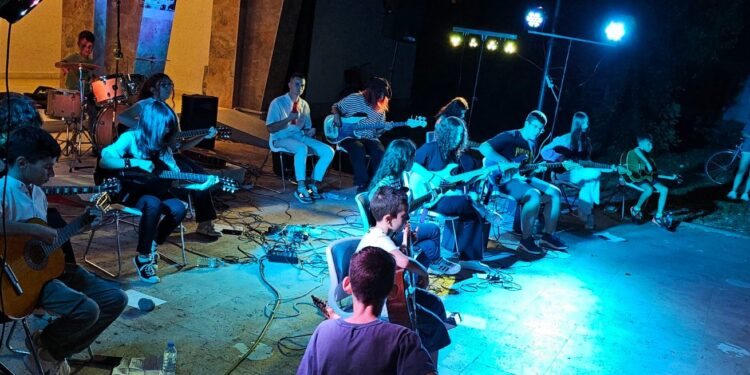 Успешен концертот на Школата за гитара