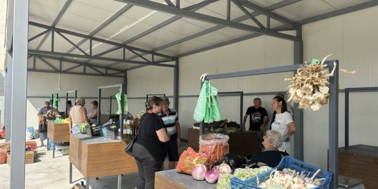 Предаден во употреба новиот пазар во Миравци