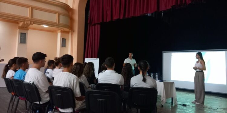 Младите од Гевгелија се едуцираа за еколошки иницијативи