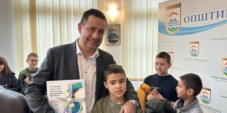 Со помош на Градоначалникот, успешно усвоена наставната единица „Запознај ја Локалната самоуправа“