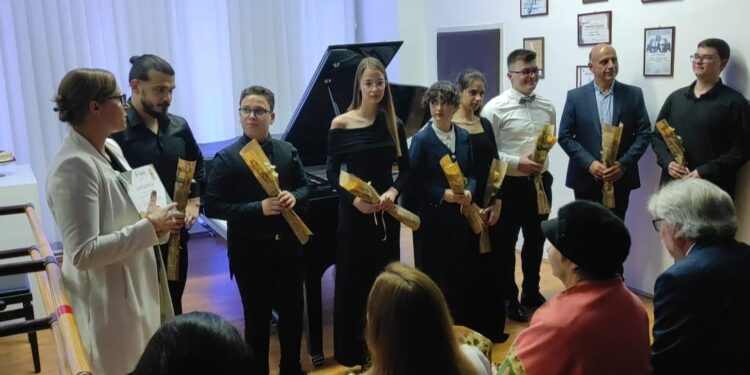 Со свечен концерт, промовирано новото пијано во ООМУ „Васо Карајанов“