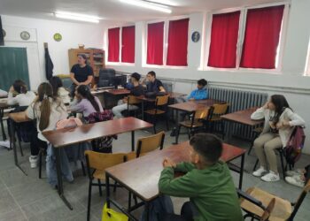 Две ликовни работилници за ученици кои ќе цртаат мурал во ООУ „Крсте Мисирков“- Гевгелија