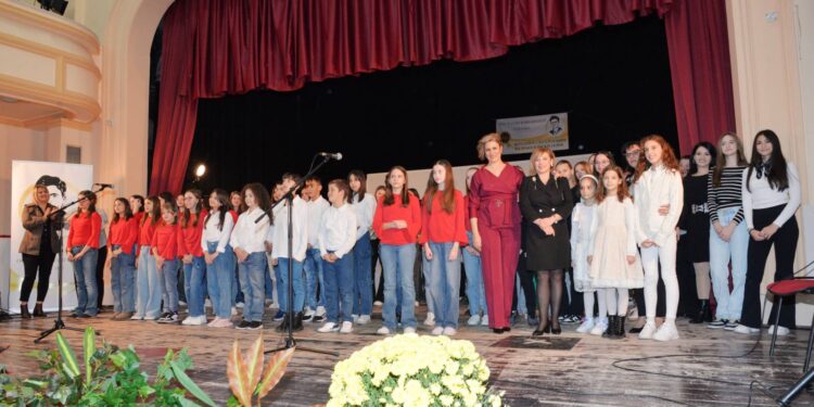 Времеплов низ 8 десетлетија- Свечена академија за одбележување јубилеј од воспитно-образовната дејност во ООУ „Владо Кантарџиев“