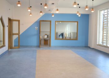 Заменик-министерот Велковски и градоначалникот Сарамандов извршија увид во завршните градежни активности за доградба на ЈОУДГ „Сончогледи“