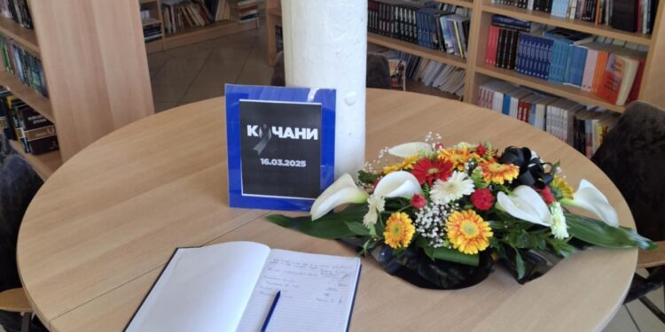 Отворена Книга на жалост во Градската библиотека за трагичниот настан во Кочани
