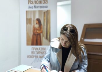 Отворена изложбата на Митевска „Приказни во тиркиз- Извор на животот“ до 20 април