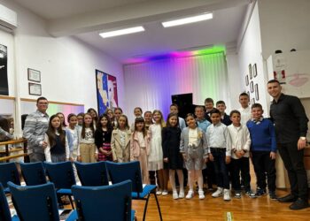 Пијанистите од ООМУ „Васо Карајанов“ го честитаа Велигден со концерт