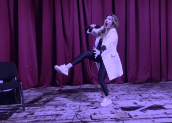 Надица Петрова ја освои Гевгелија со смеење и аплаузи