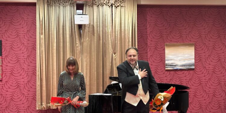 Стоечки овации за рециталот „Музички мозаик“ на Ристе Велков