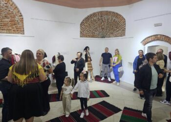 Изложбата „Ризница на народни носии“ културно и едукативно доживување