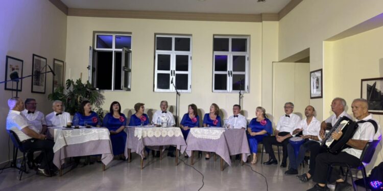 Староградската песна и музика – вечни чувари на традицијата: Концертот на „Распеани гевгеличани“ ја разбуди душата на градот