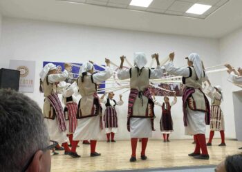 Изградени мостови на пријателство преку оро и песна: Вечерен фолклорен концерт во Богородица