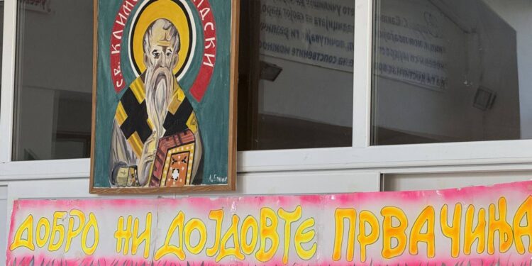 Успешен старт на новата учебна година- градоначалникот Сарамандов ги посети сите основни училишта