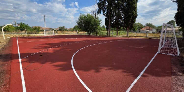 Современо спортско игралиште и во Подрачното училиште во Мрзенци