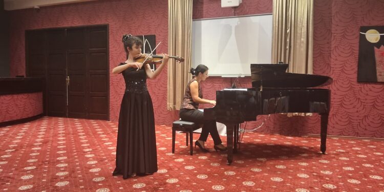 Првиот солистички концерт на виолинистката Емилија Николовска- симбол на почетокот на академското поглавје