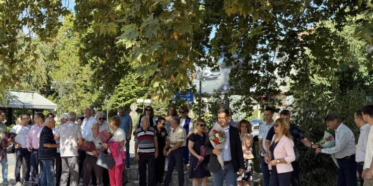 34 години независна Македонија- Гевгелија во знакот на празникот со цвеќе и знамиња