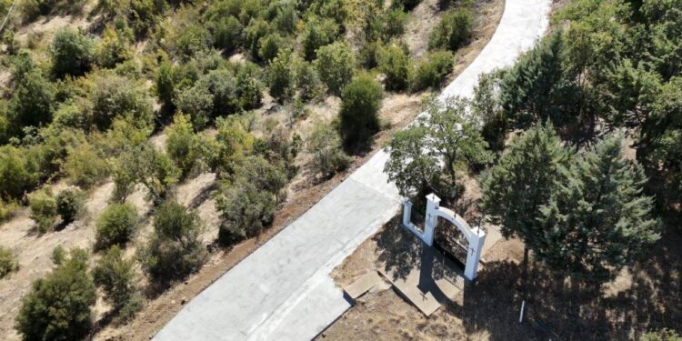 Исполнето децениско барање – изграден пат до црквата во Мрзенци