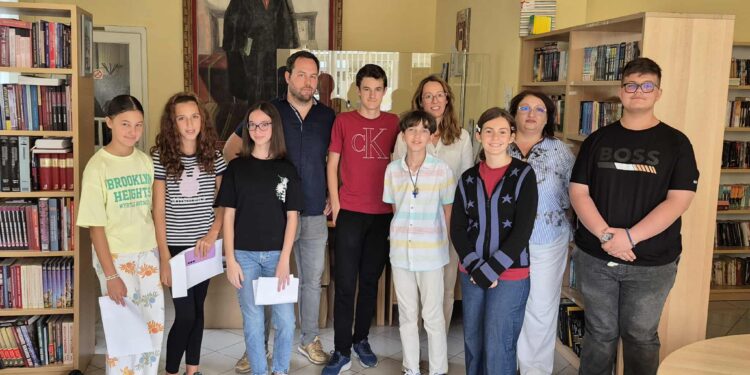 Млади литературни гласови се претставија на литературното читање во Библиотеката „Гоце Делчев“