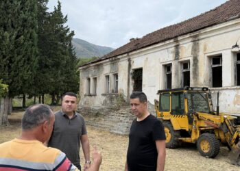 Градоначалникот Сарамандов го посети Серменин: почеток на реконструкцијата на старото училиште и изградба на еко вело патека