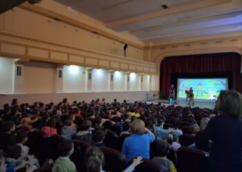 Игра, учење и другарство: „Пипи Долгиот чорап“ на Весел театар – Прилеп ги освои малите гледачи во Гевгелија