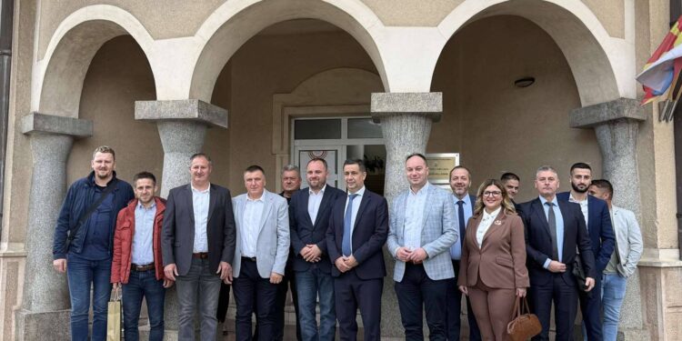 За 7 Ноември пречек на збратимените и пријателски општини и полагање цвеќе пред спомен-обележјата