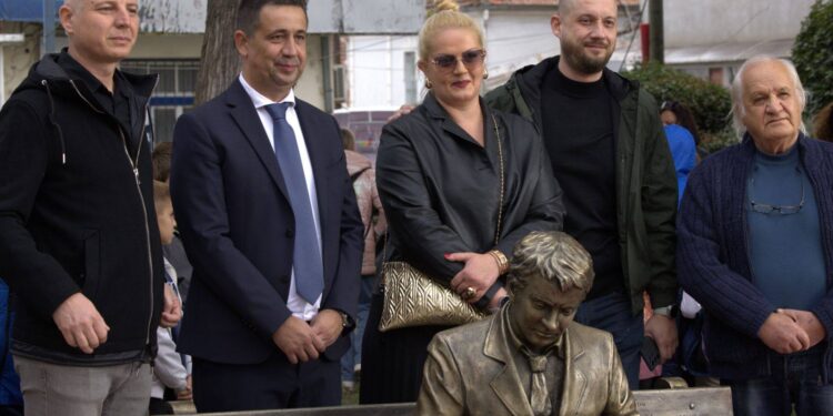 Во чест на Илија Џаџев- Општина Гевгелија му возврати со вечен спомен: свечено откриена неговата скулптура