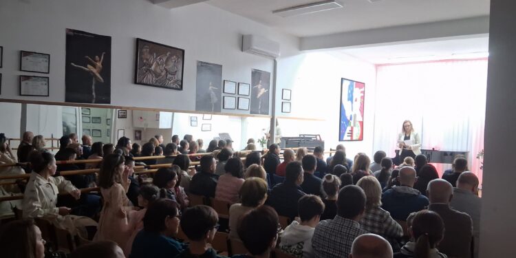 Концерт „Музичка разгледница“- талентите од ООМУ „Васо Карајанов“ со блескави изведби во чест на Општинскиот празник