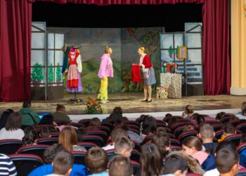 „Црвенкапа“ на НУ Театар за деца и младинци го освои гевгелискиот публикум- овации и полна сала на Народниот театар