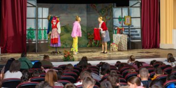 „Црвенкапа“ на НУ Театар за деца и младинци го освои гевгелискиот публикум- овации и полна сала на Народниот театар