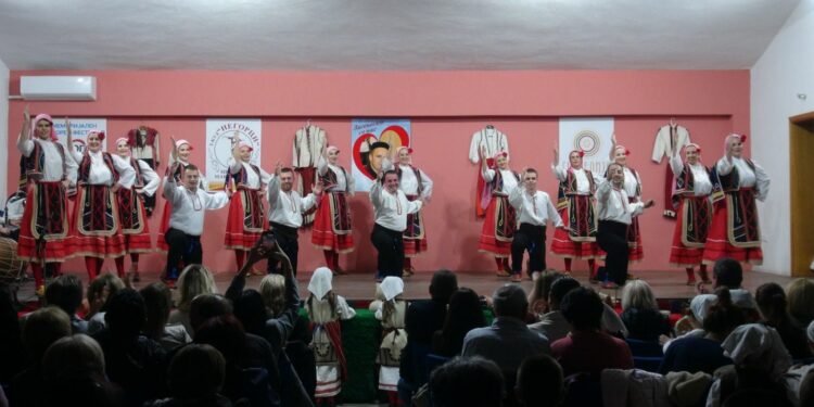 Негорци со фолклор се поклони на Игор Мицев: 4. Меморијален фестивал „Засекогаш со нас“