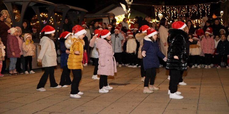 Гевгелија во празничен ритам на првиот ден од Новогодишниот базар