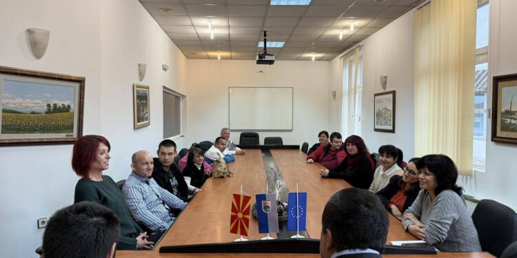 Градоначалникот Сарамандов ги прими штитениците од Дневниот центар по повод Денот на лицата со попреченост – со повеќе активности одбележан 3 Декември