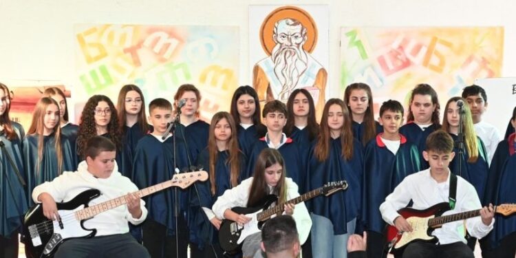 Одбележан вековниот јубилеј на ООУ „Климент Охридски“ – Миравци: славење 100 години постоење и традиција во образованието