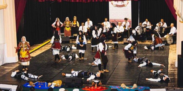 „Чекори низ времињата“ – Новогодишен концерт со кој Ансамбл „Бојмија“ одбележа плодна и успешна година