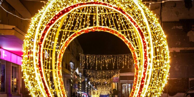 Гевгелија го живее празничниот дух: новогодишно украсување, oд 24 декември започнува „Новогодишниот базар“