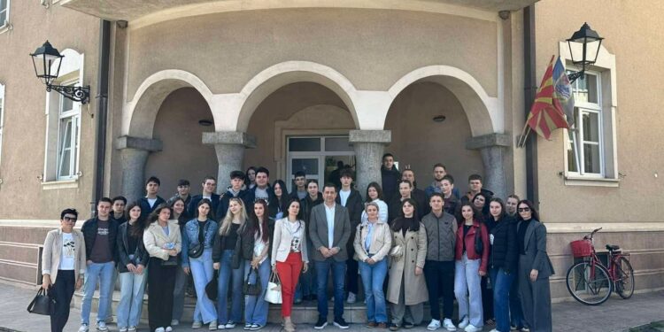 Средношколци од Гевгелија и Јабланица ја зајакнуваат регионалната соработка преку програмата „Суперучилишта“