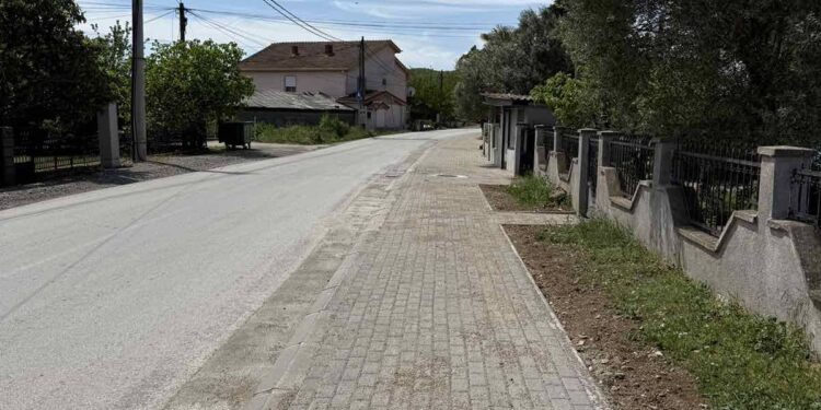 Завршена изградбата на пешачката патека со атмосферски систем во Негорци
