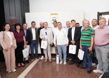 Нови можности за соработка меѓу Гевгелија и Турда: средба на градоначалникот Сарамандов со делегација од 14 градоначалници од Романија