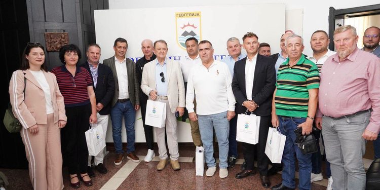 Нови можности за соработка меѓу Гевгелија и Турда: средба на градоначалникот Сарамандов со делегација од 14 градоначалници од Романија