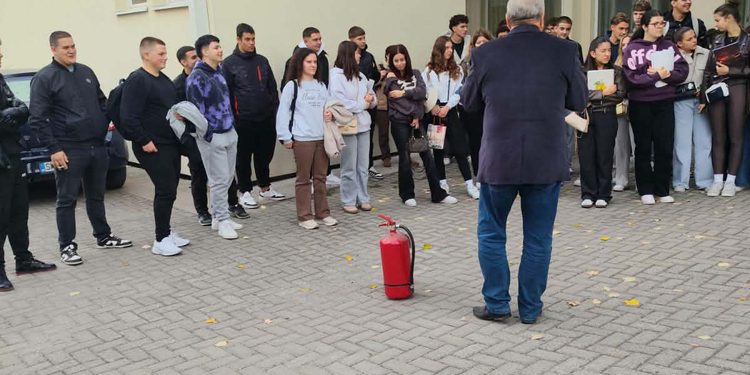 Обука за заштита од пожари, евакуација и спасување во СОУ „Јосиф Јосифовски“- Гевгелија